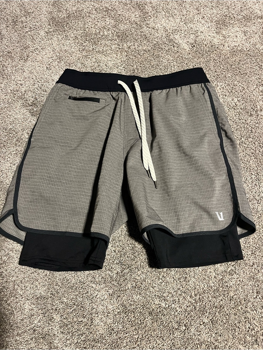 Vuori Men's Lined Kore Shorts 6” Inseam Size M Gray Euc